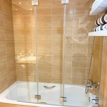 Apartment Luxurious 2 Bedroom Apartment, Puerto Banus, Two Beautifull Swimmingpools