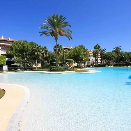 Luxurious 2 Bedroom Apartment, Puerto Banus, Two Beautifull Swimmingpools