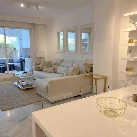 Luxurious 2 Bedroom Apartment, Puerto Banus, Two Beautifull Swimmingpools Apartment *