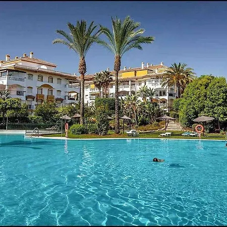 Apartment Luxurious 2 Bedroom Apartment, Puerto Banus, Two Beautifull Swimmingpools
