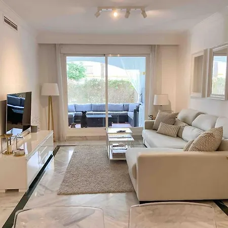 Luxurious 2 Bedroom Apartment, Puerto Banus, Two Beautifull Swimmingpools *