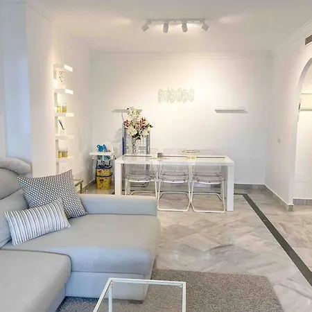 Luxurious 2 Bedroom Apartment, Puerto Banus, Two Beautifull Swimmingpools Apartment Marbella