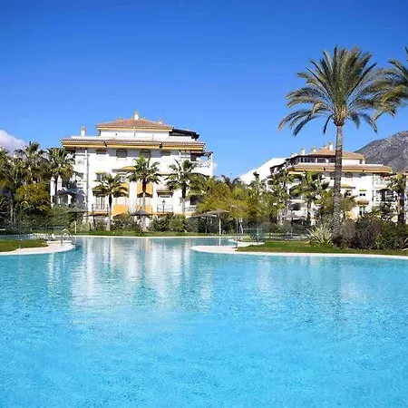 Apartment Luxurious 2 Bedroom Apartment, Puerto Banus, Two Beautifull Swimmingpools